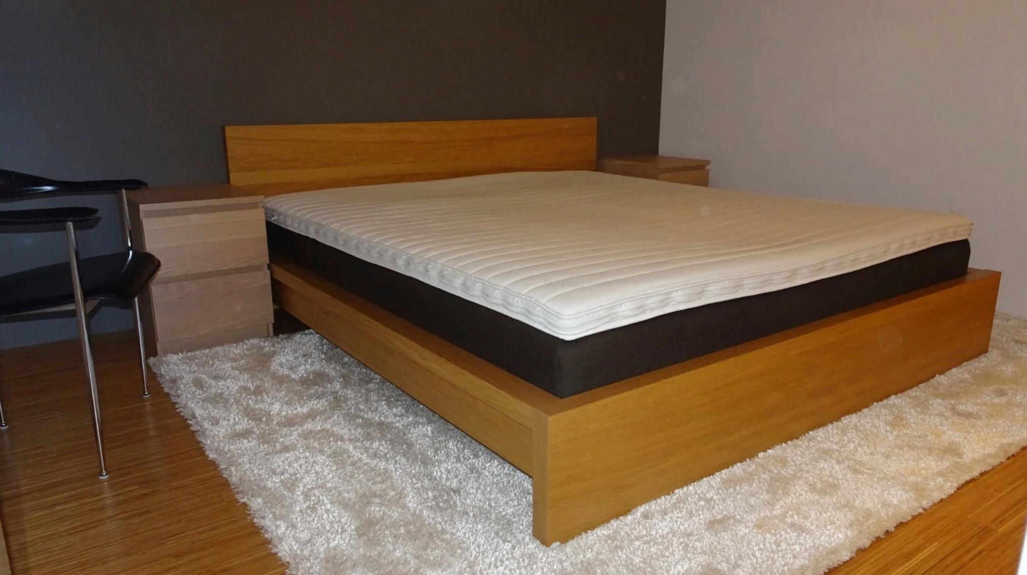 Komfortabel 180cm Wonderland seng med overmadrass i natur latex